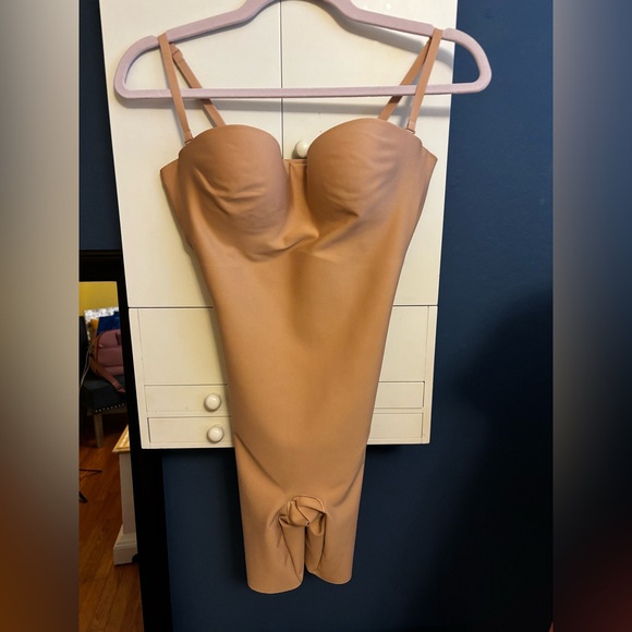 SKIMS NWT Body Zoned Underwire Mid Thigh Bodysuit - Clay - Picture 4 of 5